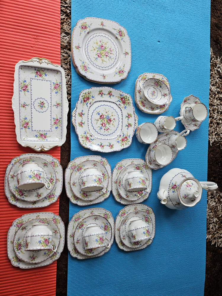 36 piece Royal Albert's Petit Points teaset thumbnail