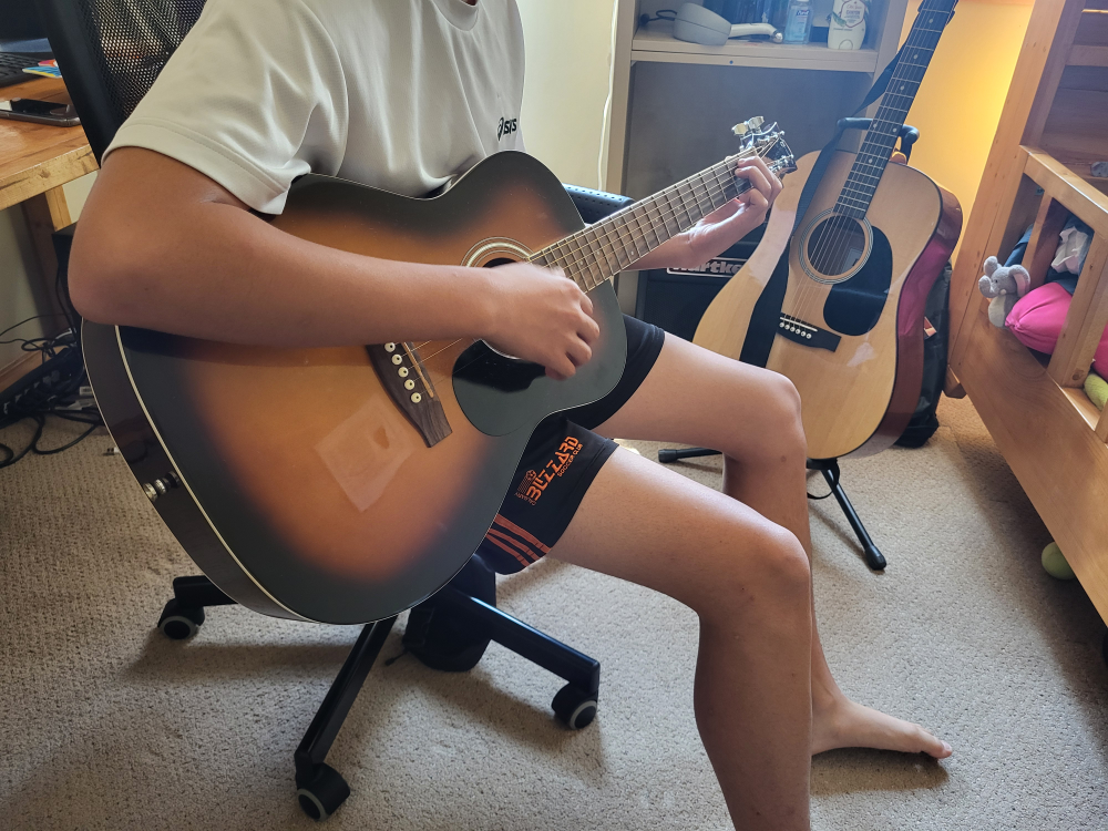 selling 3/4 size guitar