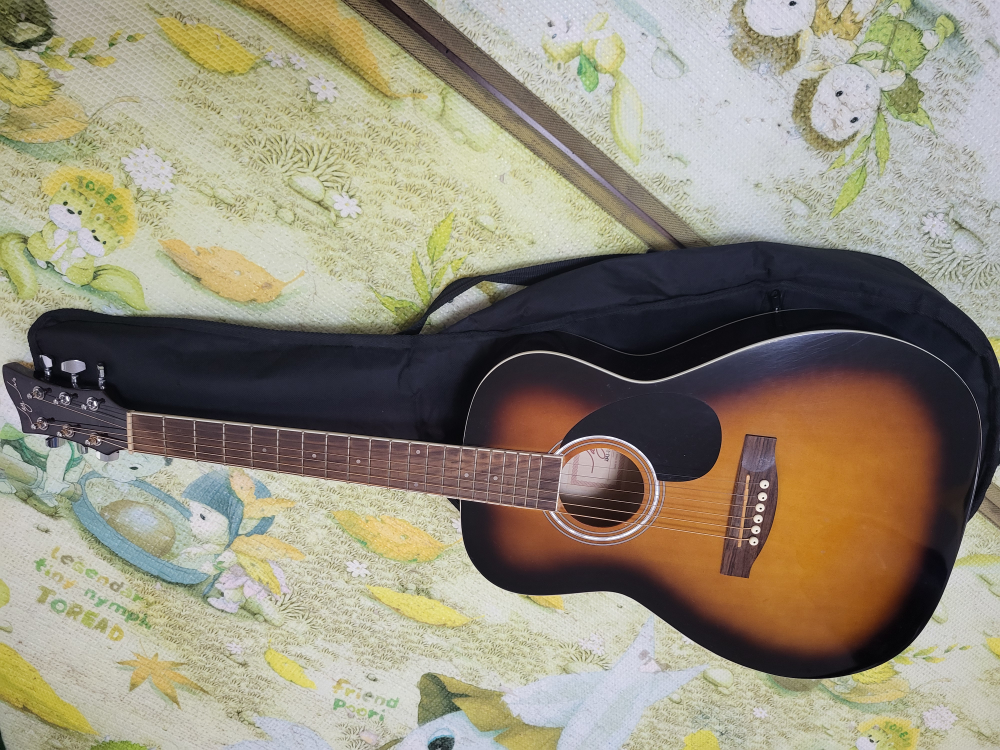 selling 3/4 size guitar - photo 2