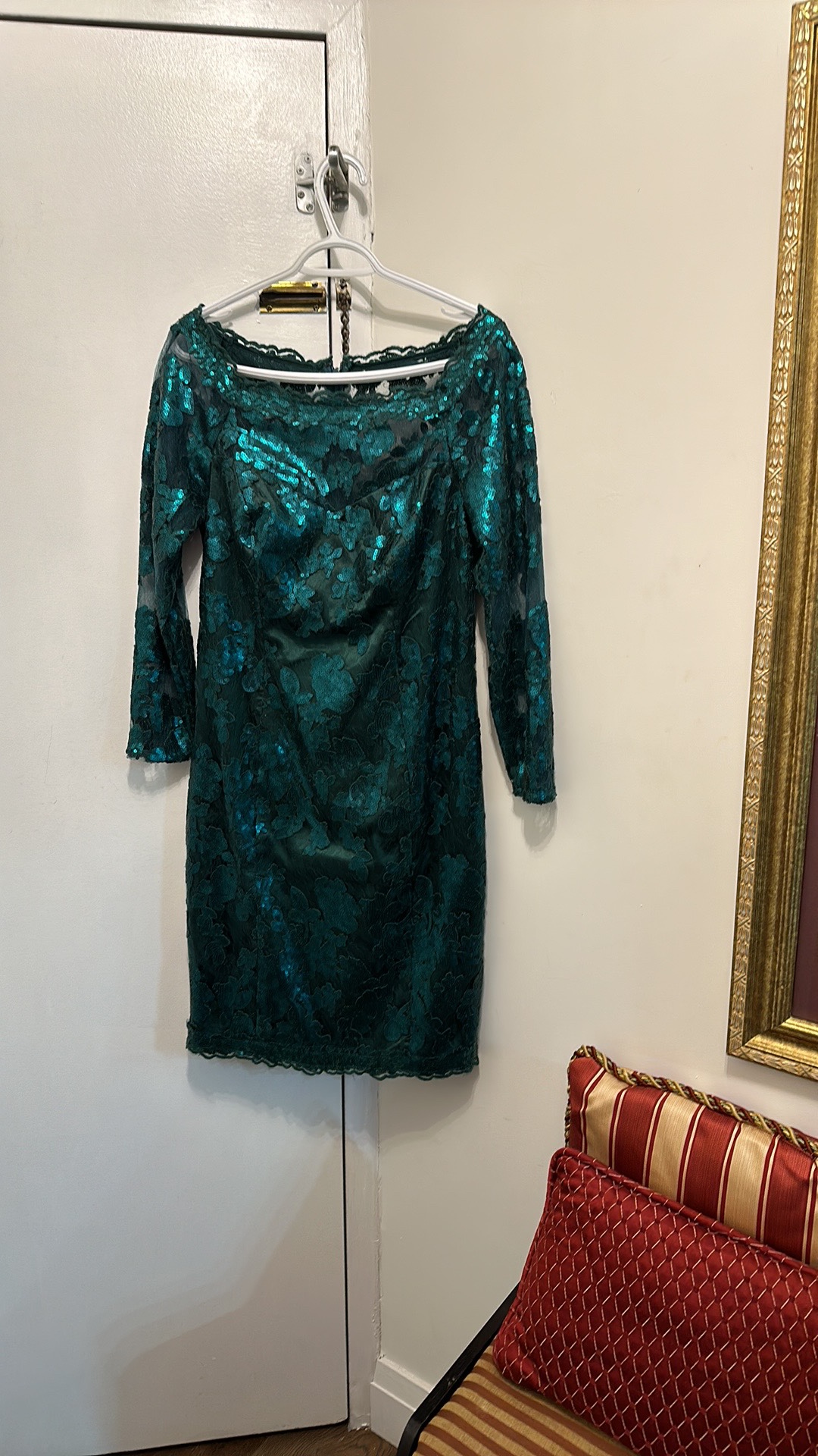 Beautiful lace dress from Melanie Lynn - photo 3
