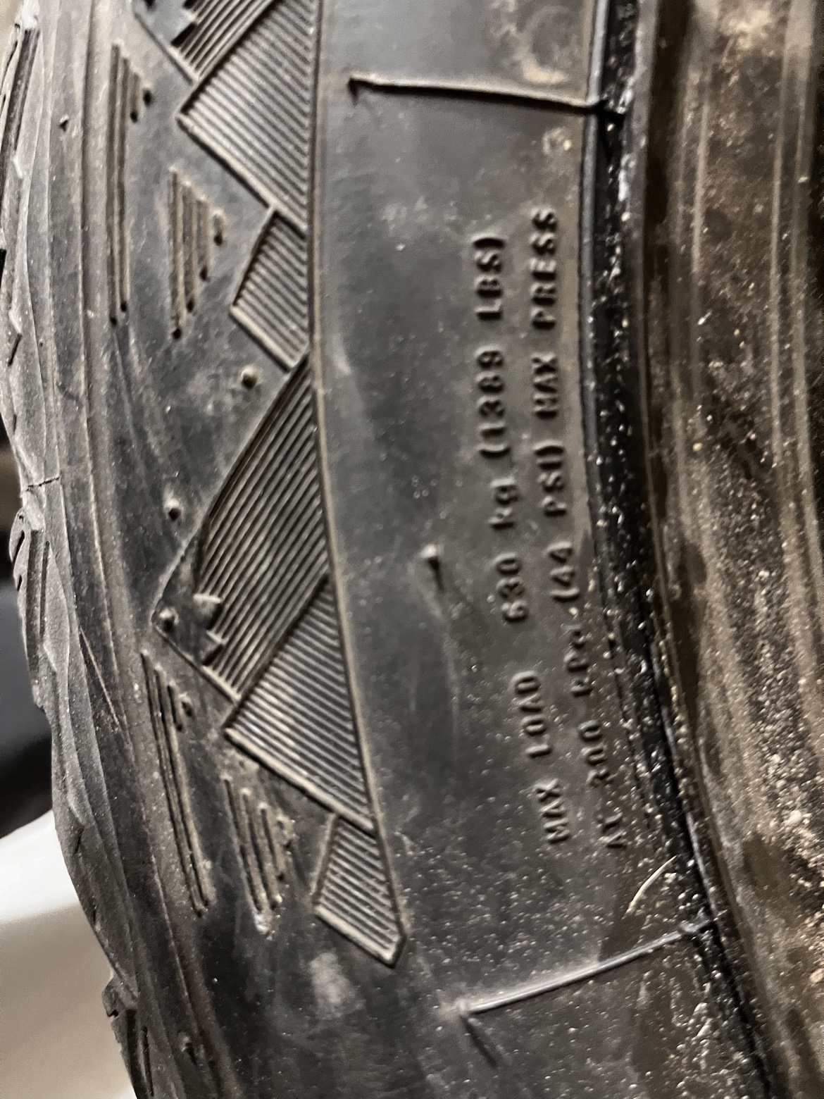 6 tires with rims - photo 4