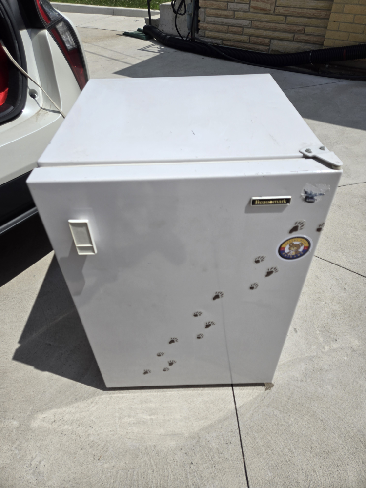 Used Mini Fridge thumbnail