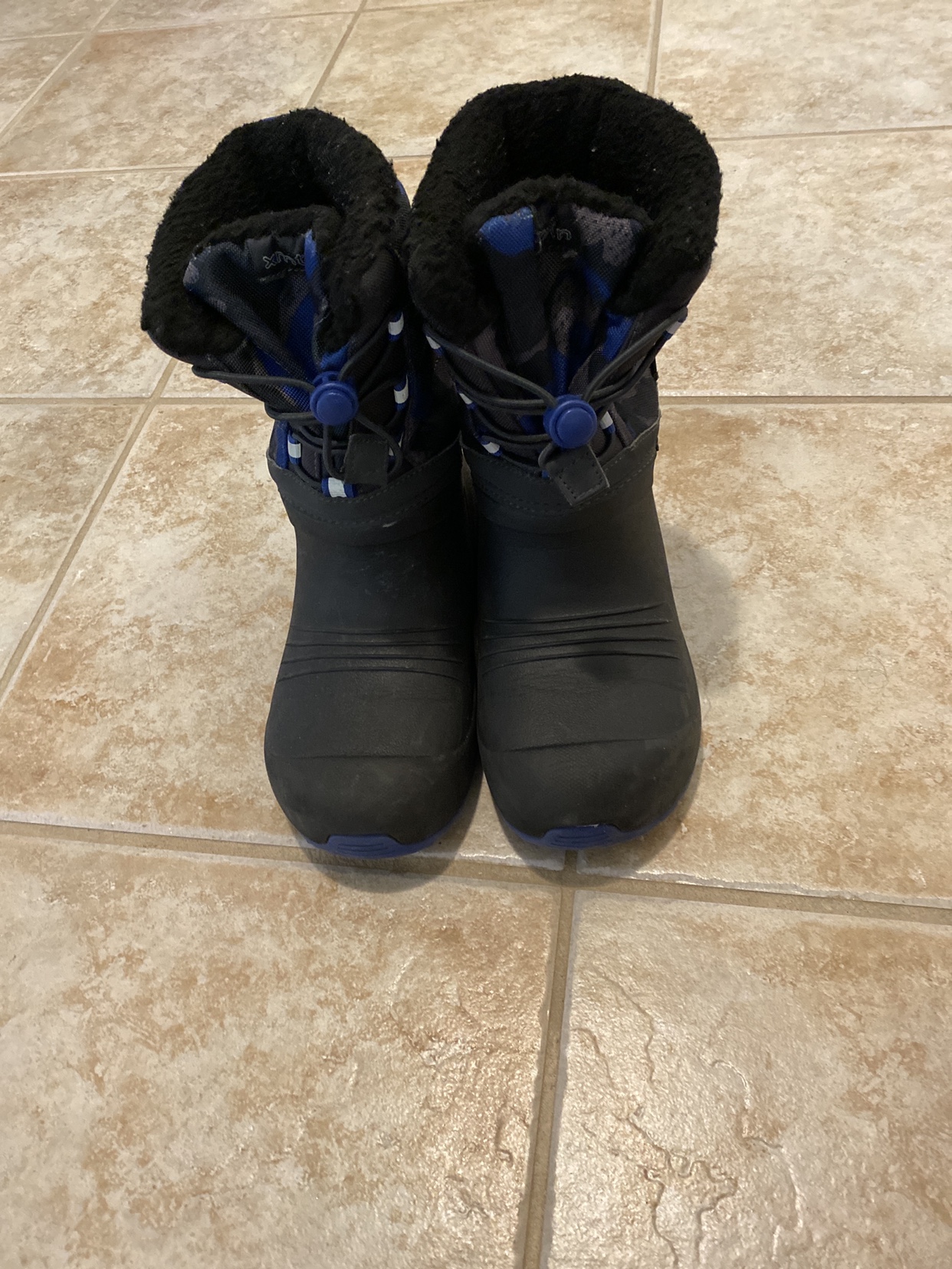 Snow boots#must go ASAP thumbnail