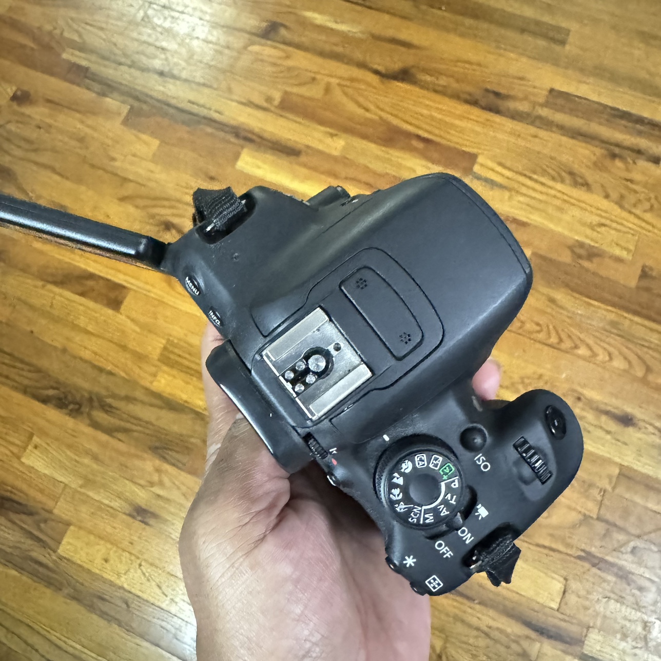 Canon t5i body only - photo 2