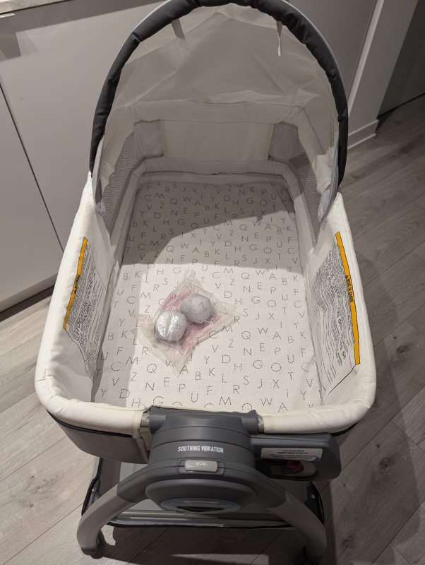 Graco Dean Suite Bassinet + Changer