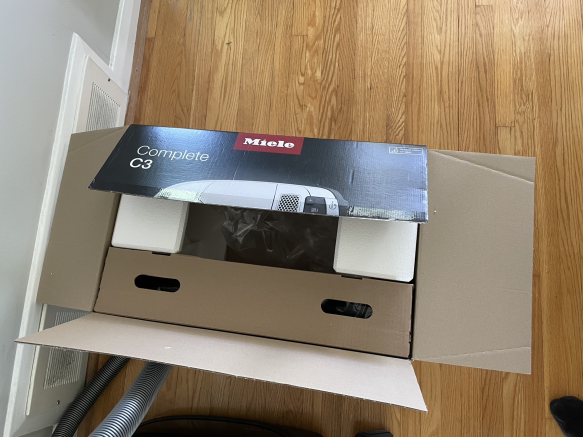 Miele Complete C3 Vacuum Cleaner black / Made in Germany image indicator(7)