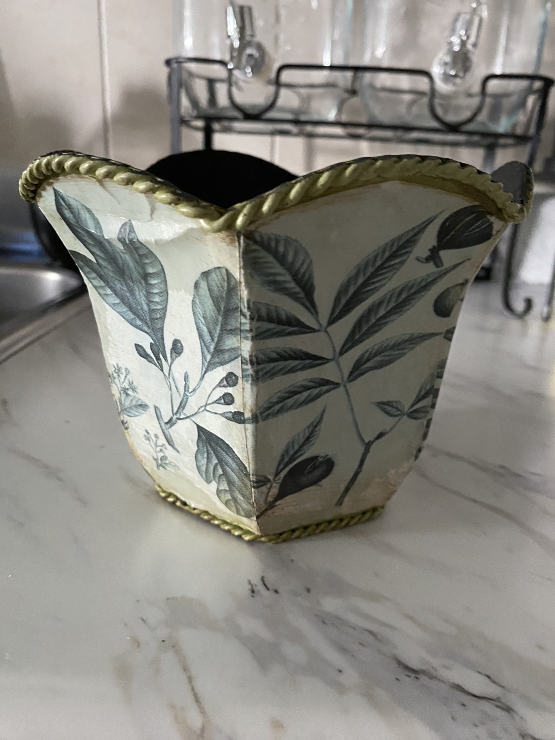 Plant pot thumbnail