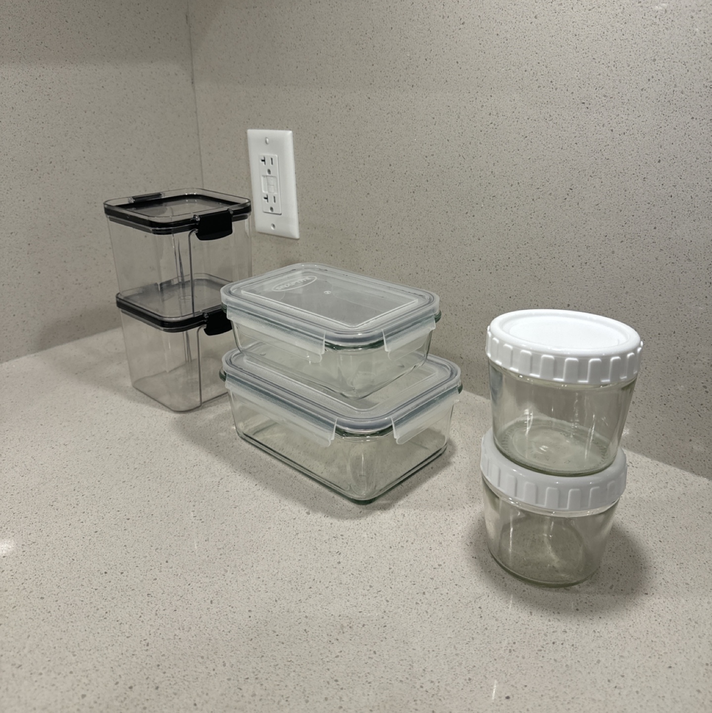 Assorted food storage containers thumbnail