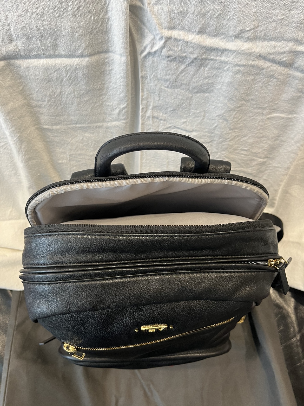Tumi Carson Leather Backpack image indicator(3)