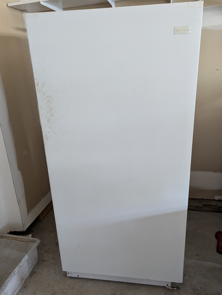 Frigidaire STANDING FREEZER 13 cubic feet - photo 2