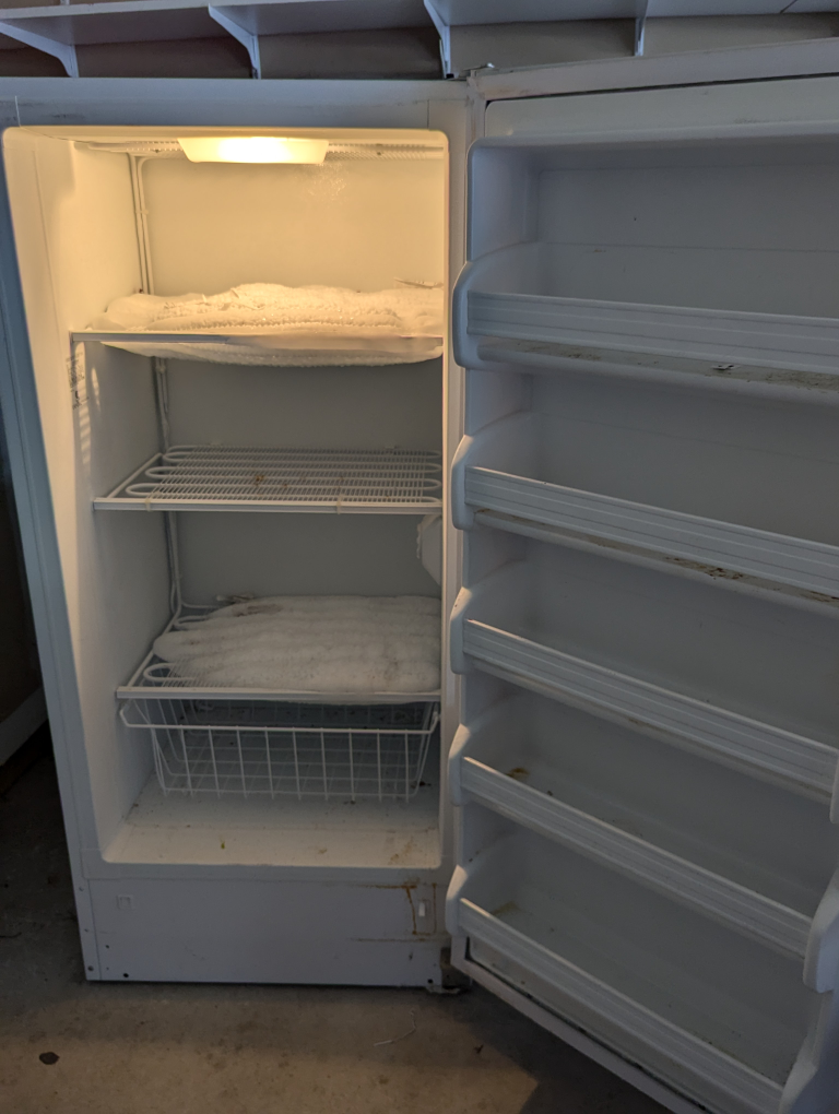 Frigidaire STANDING FREEZER 13 cubic feet - photo 4
