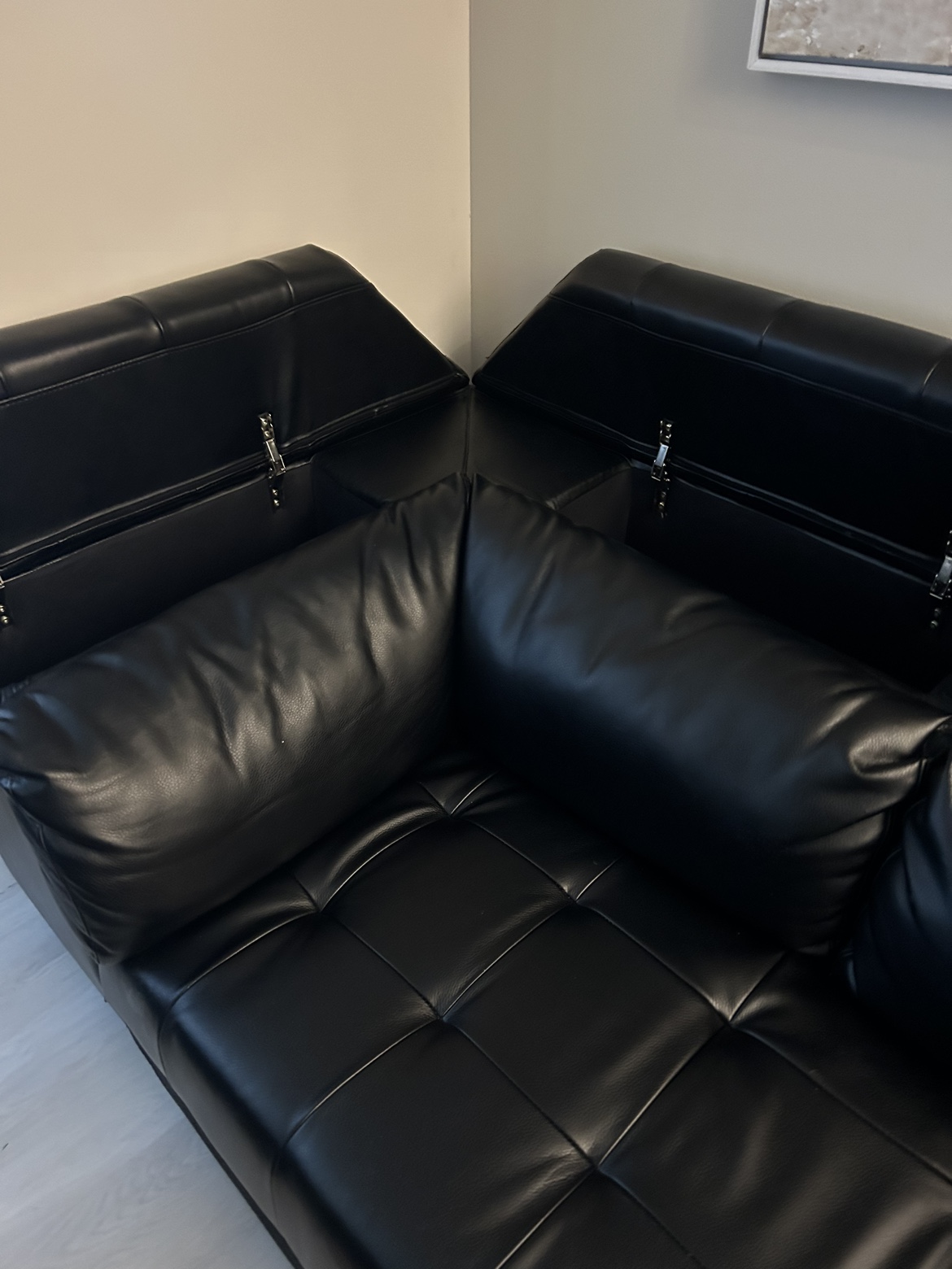 Couch - photo 2