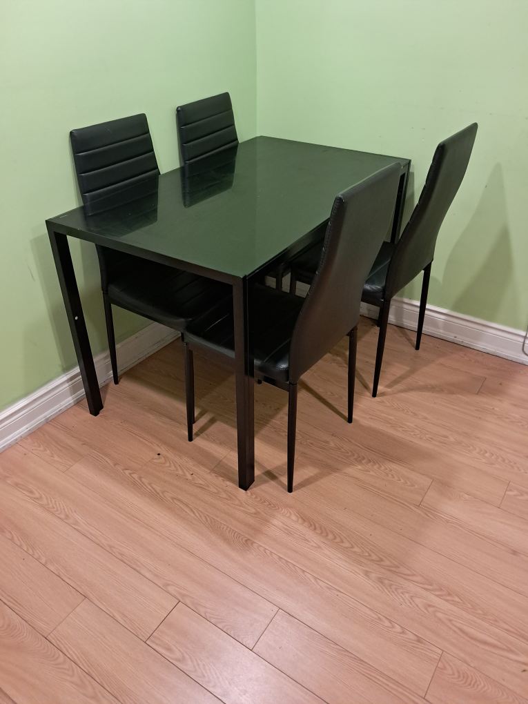 Dining table Set of 4 Chairs