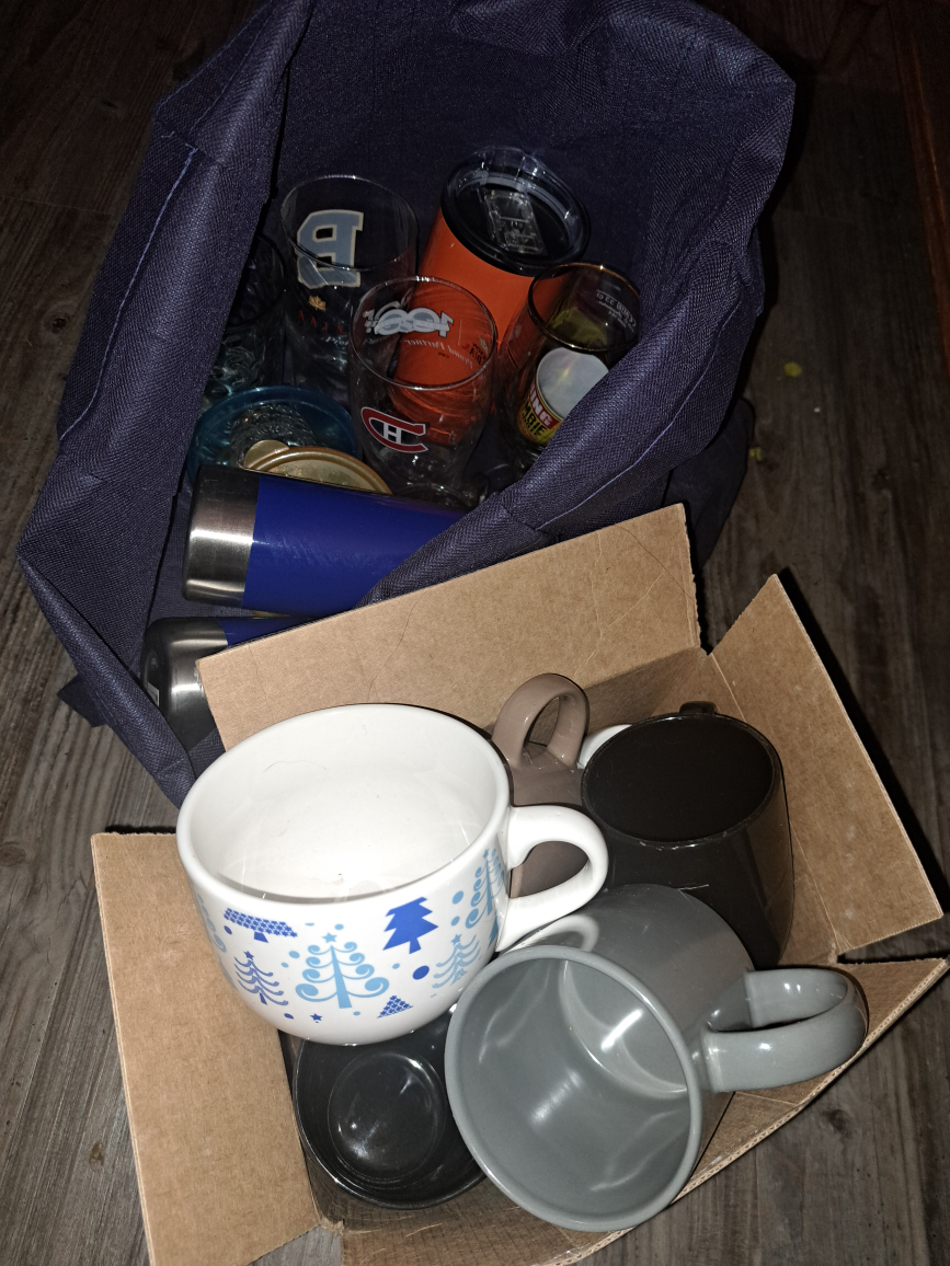 free glasses cups mugs and water bottles new and like new