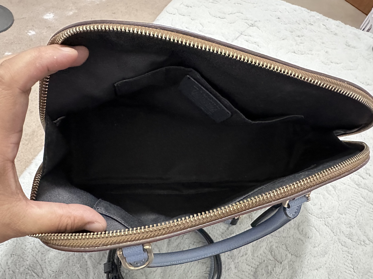 Coach authentic bag image indicator(2)