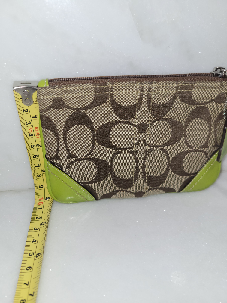 Coach Wristlet image indicator(2)