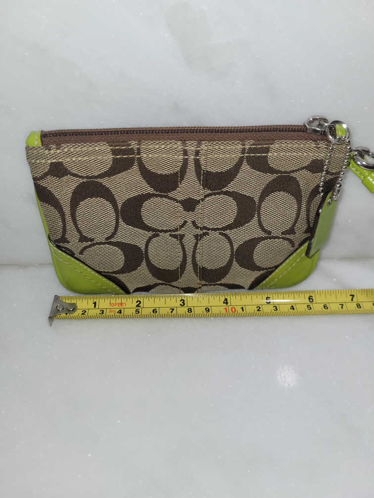 Coach Wristlet image indicator(3)