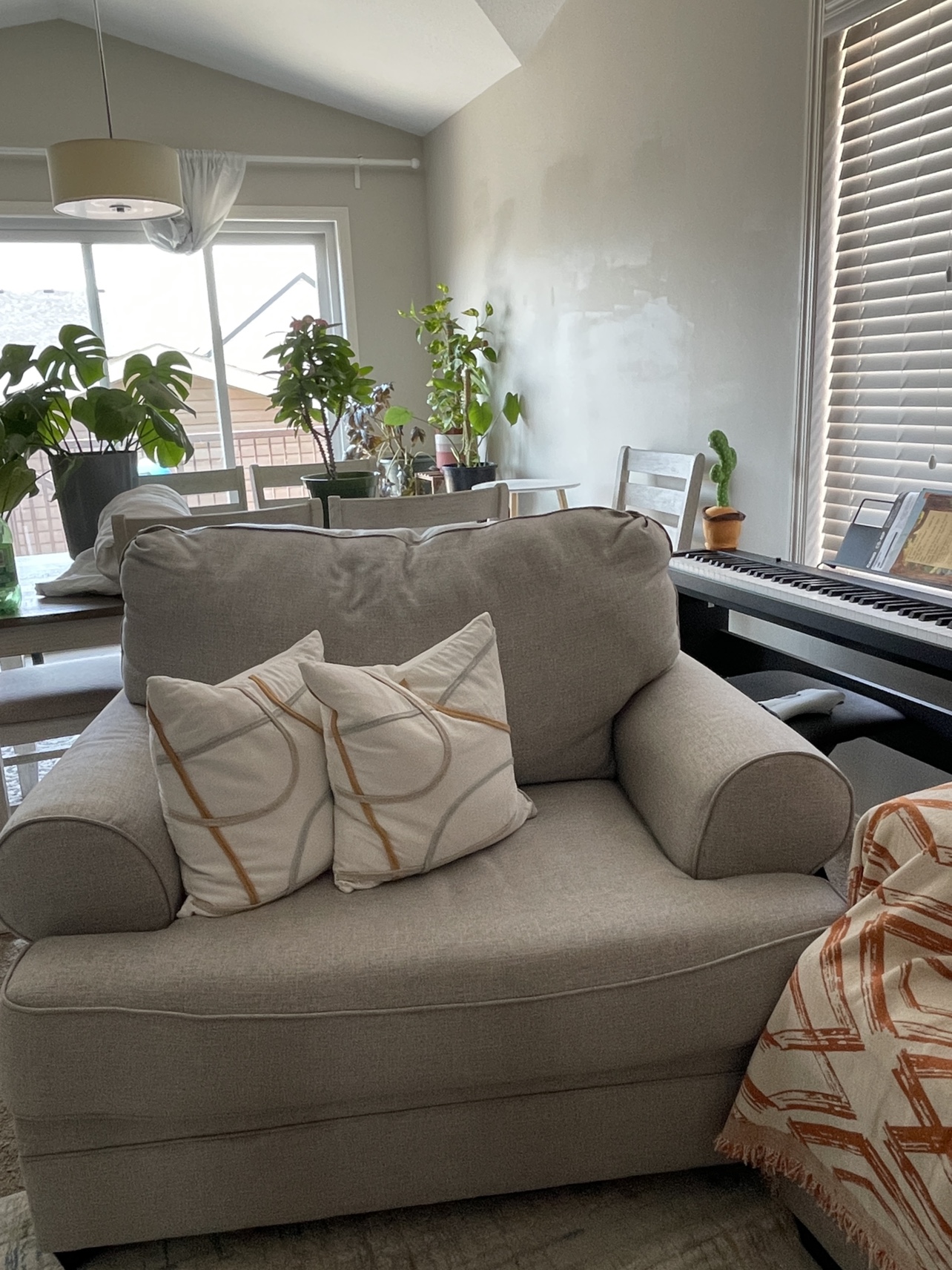 Cozy Armchair in Excellent Condition. - photo 2