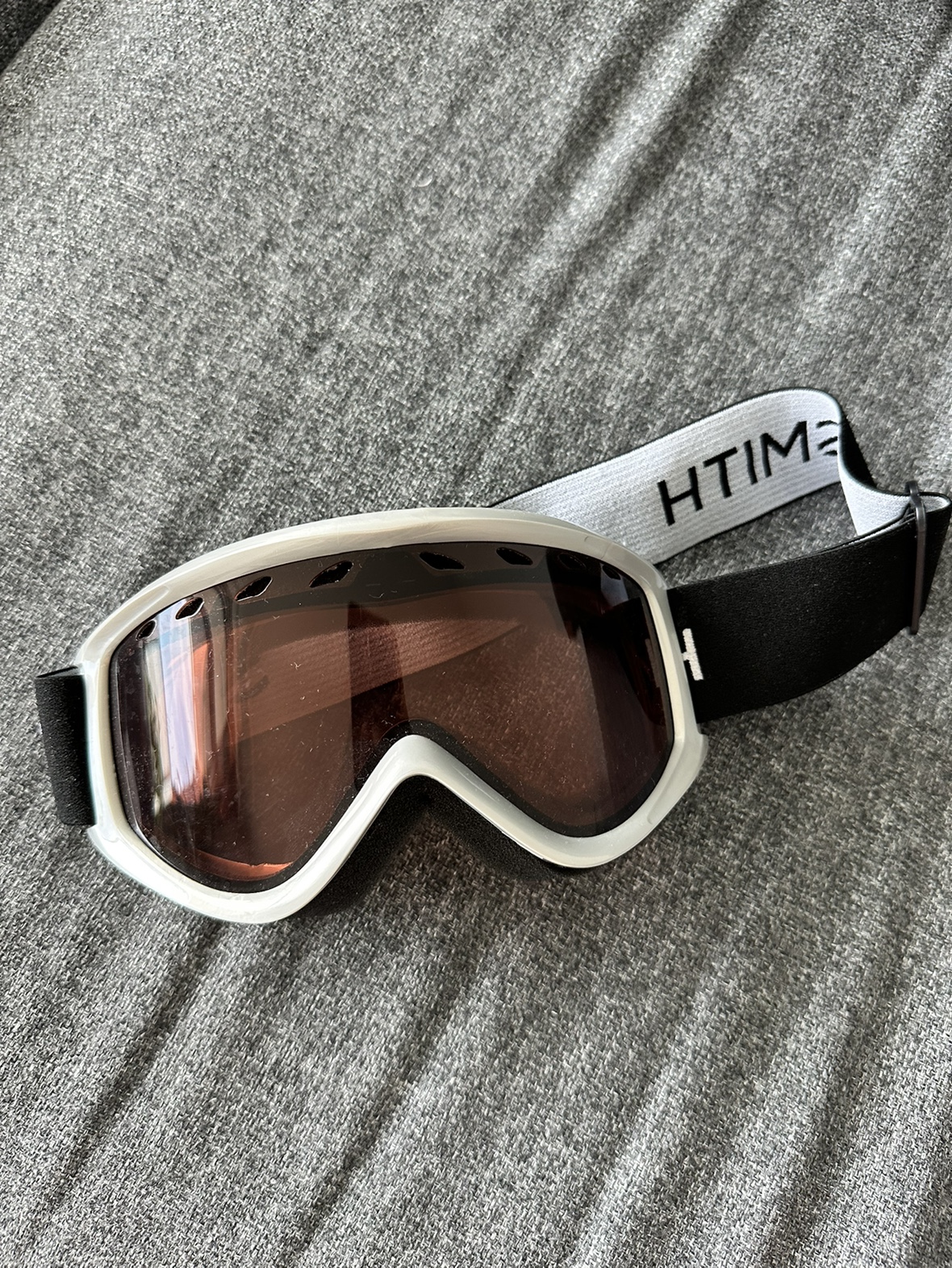Ski glasses thumbnail