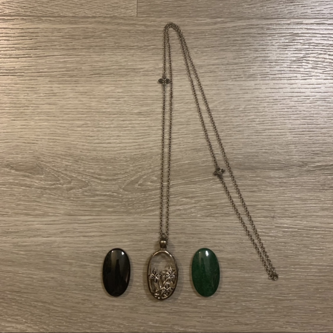 Necklace with interchangeably locket stones (black and green) image indicator(2)