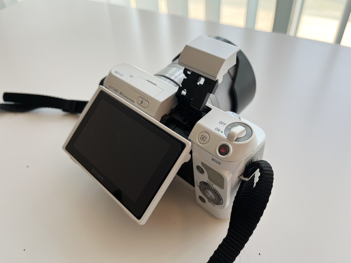 Sony NEX-F3 Interchangeable lens digital camera & built-in flash image indicator(3)