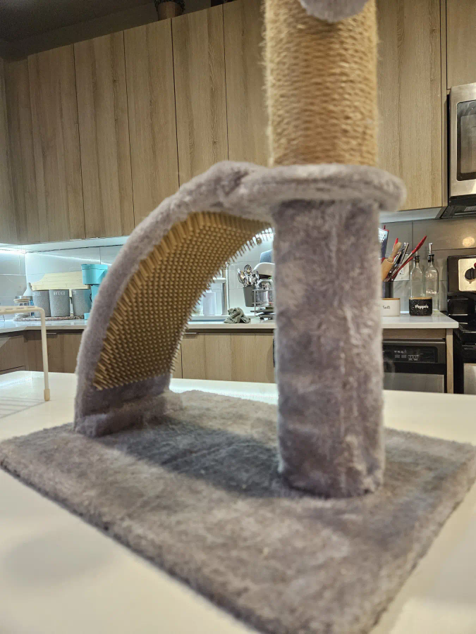 Cat scratching post thumbnail