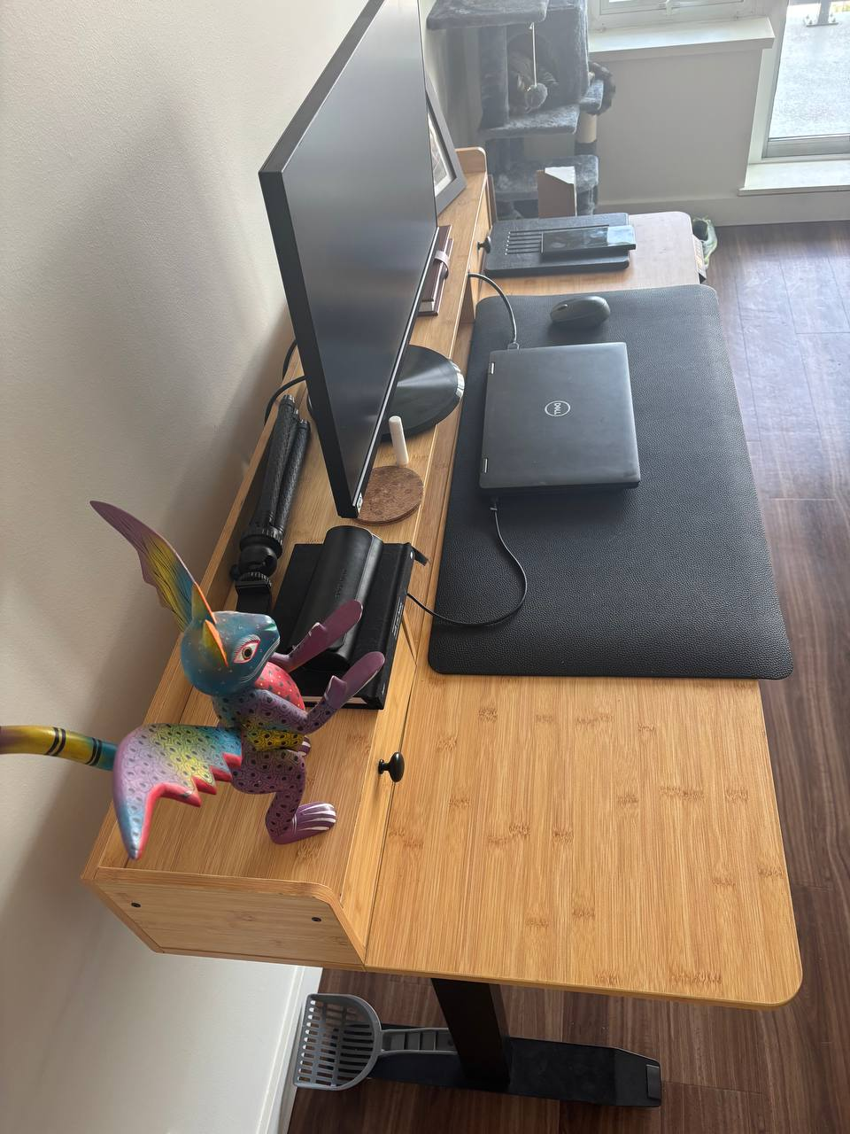 Desk - photo 3