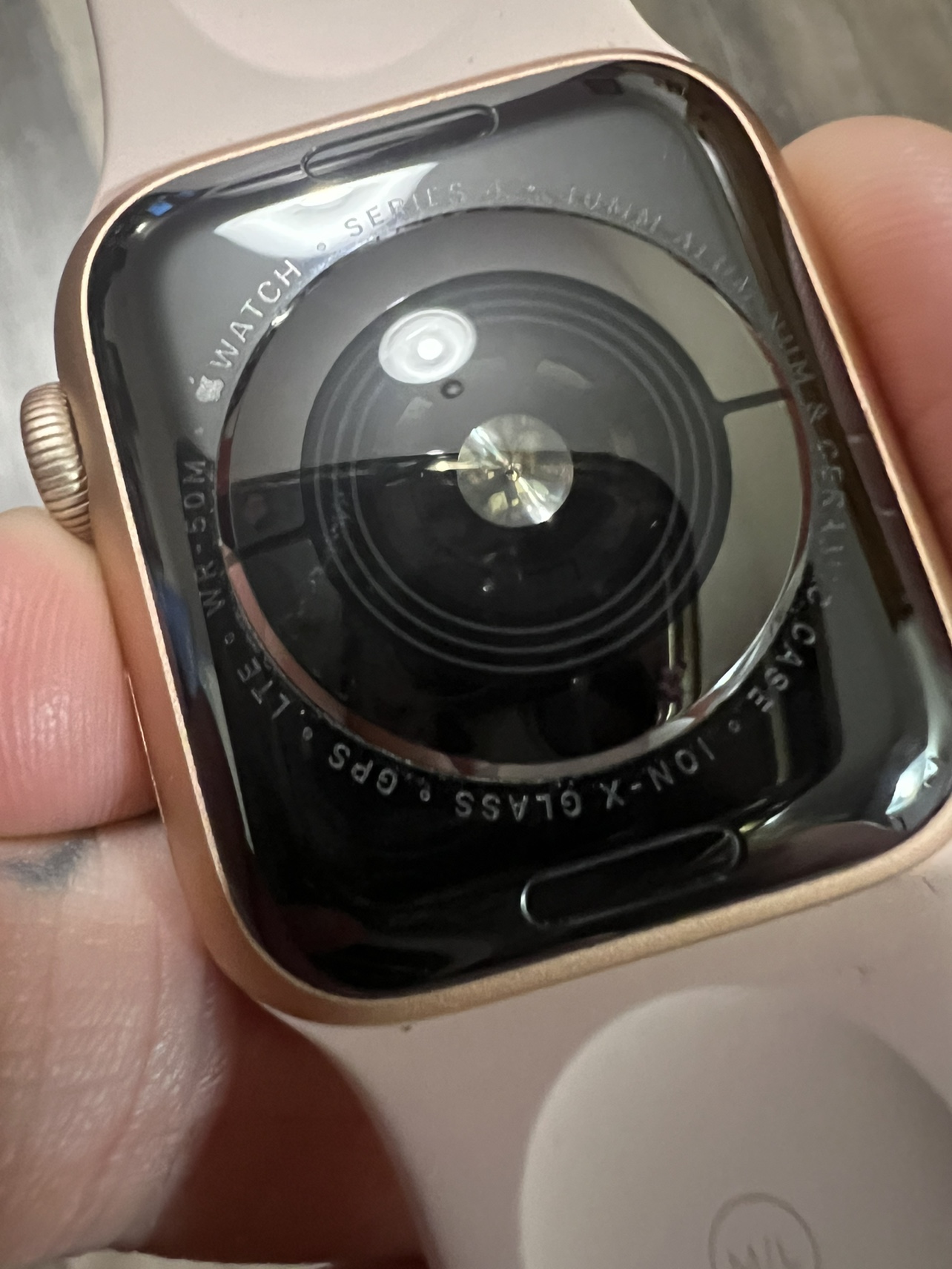 Apple Watch Series 4 40mm (GPS + Cellular) - Gold Aluminum Case - photo 3
