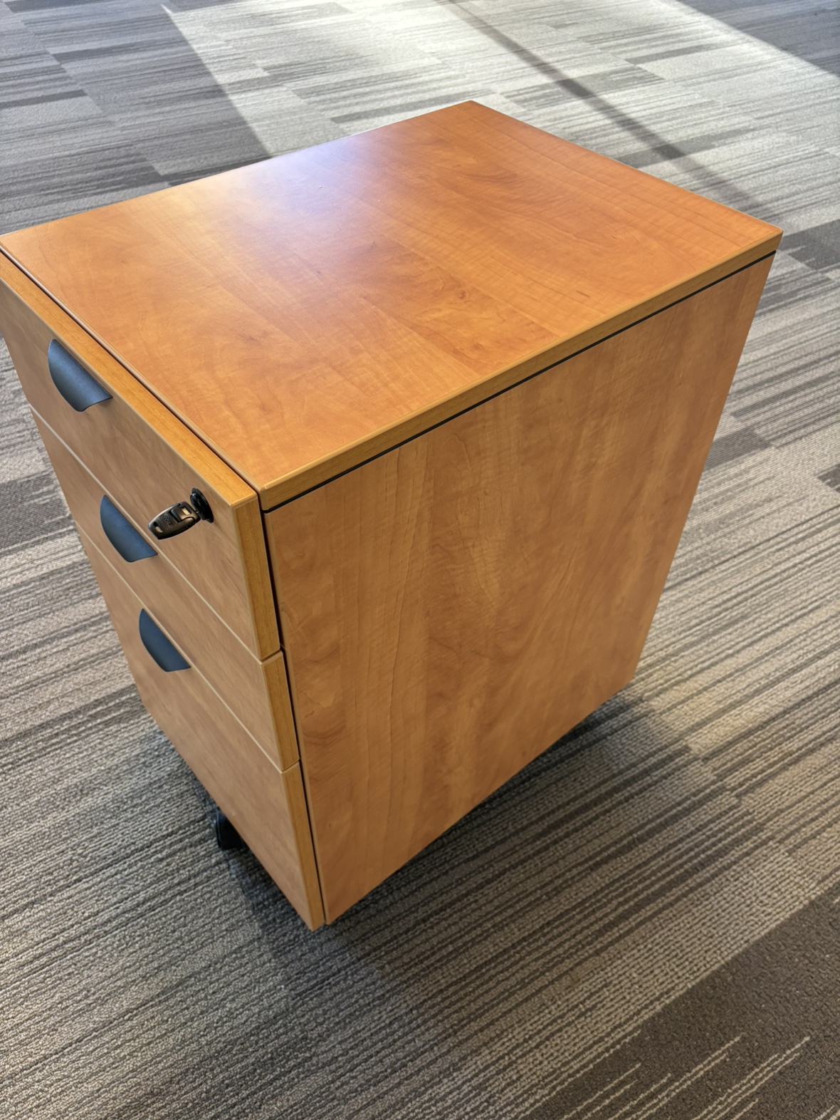 Modern 3 drawer filing cabinet. - photo 2