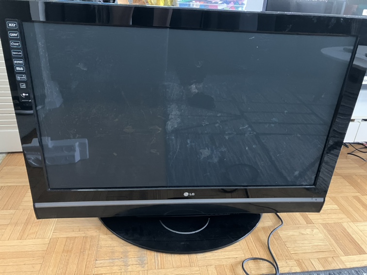 Free 43” LG TV - photo 2