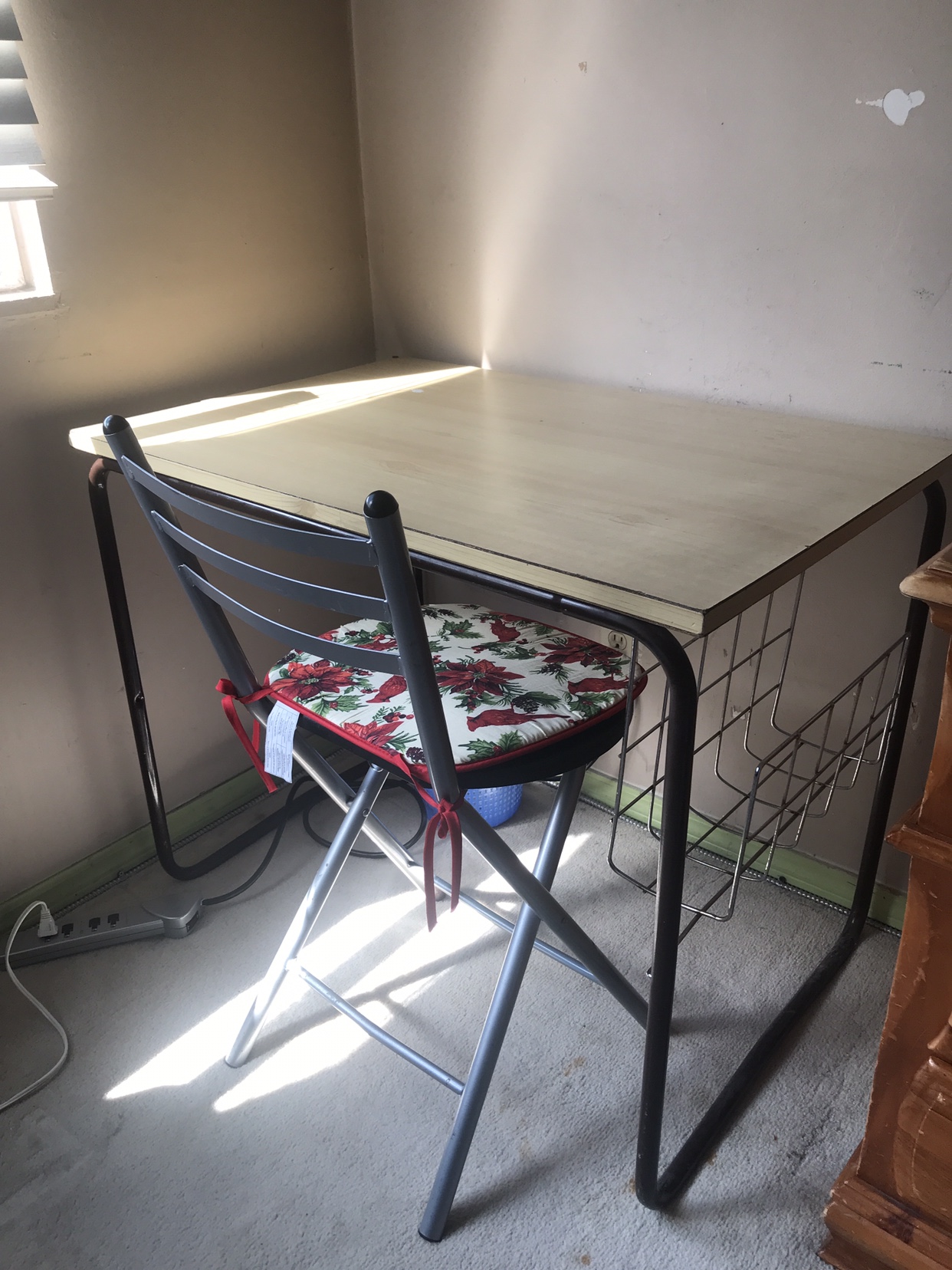 FREE Table - photo 3