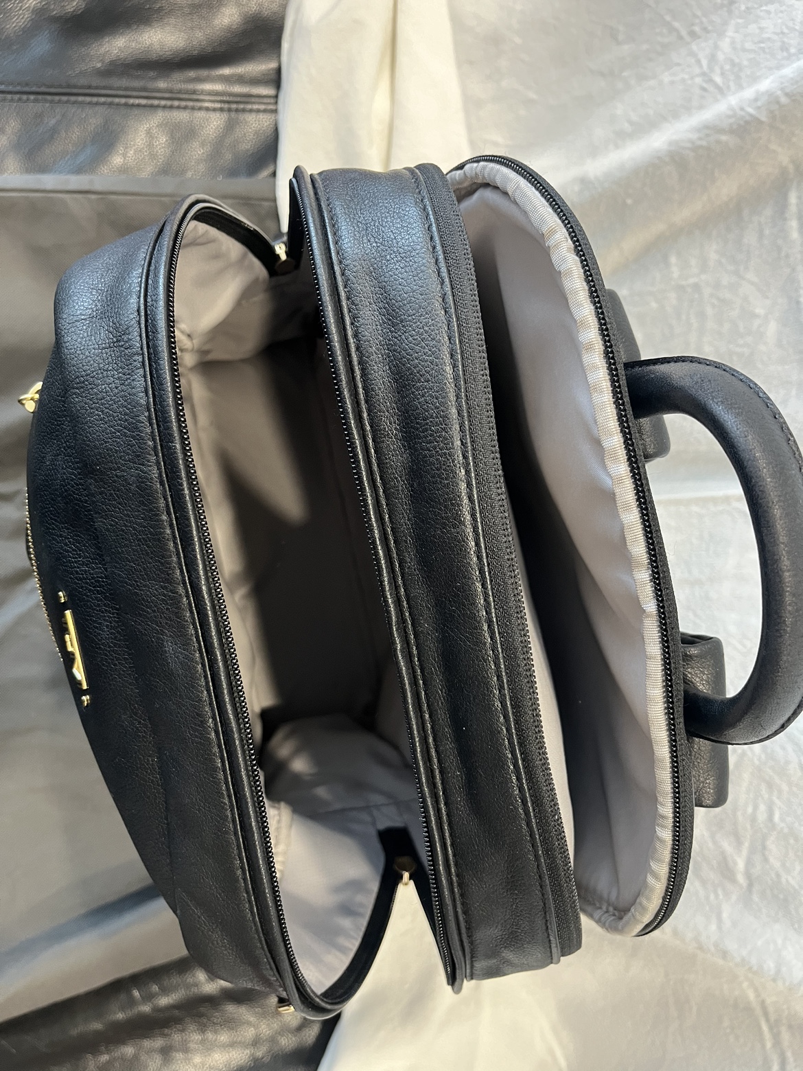 Tumi Carson Leather Backpack image indicator(4)