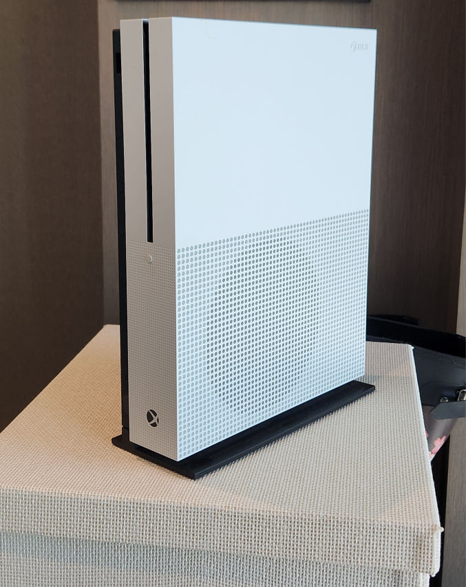 Xbox One S + Kinect + 2 Controllers + 11 Games thumbnail