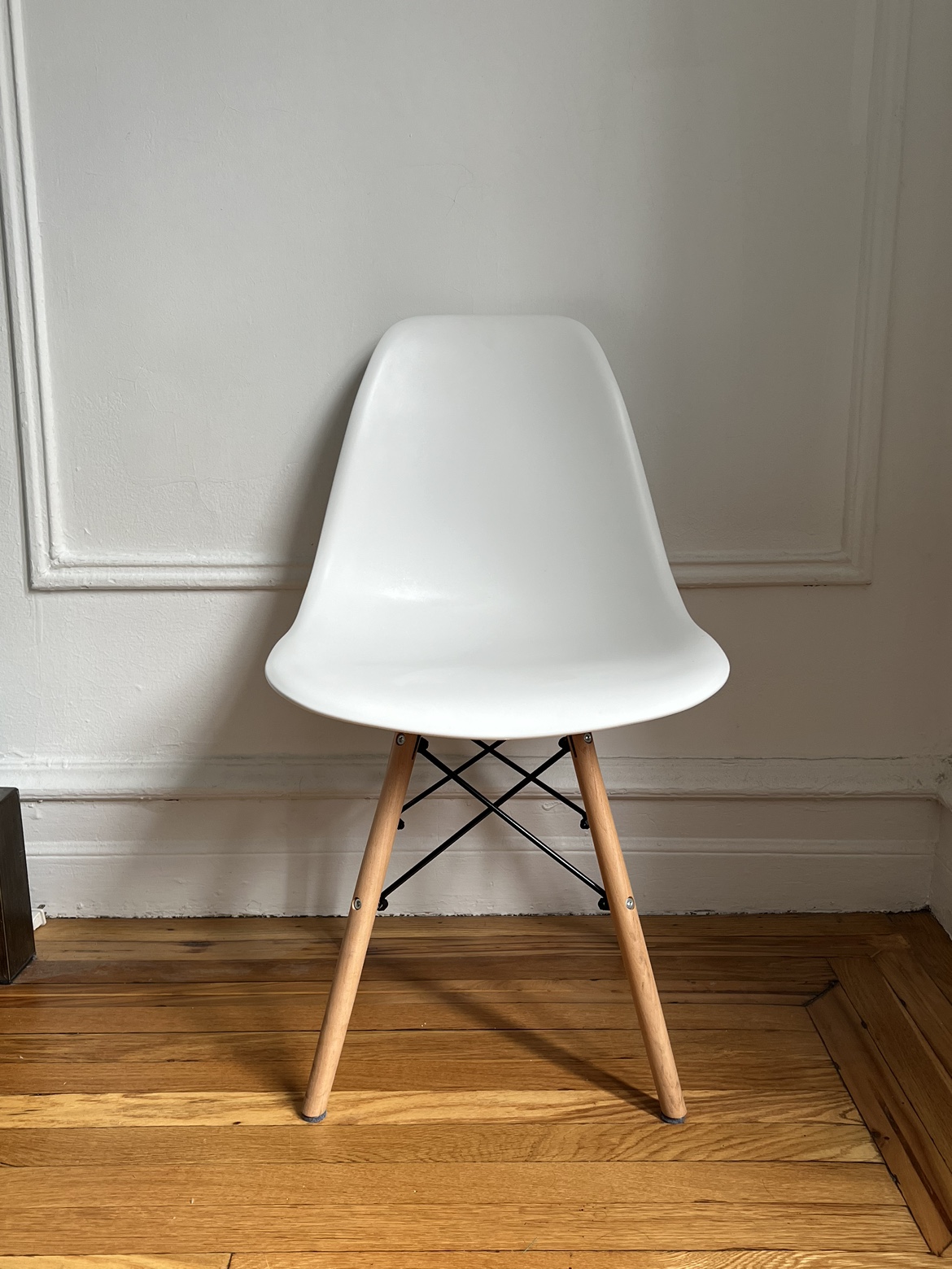 4 Dining Eames White Chairs