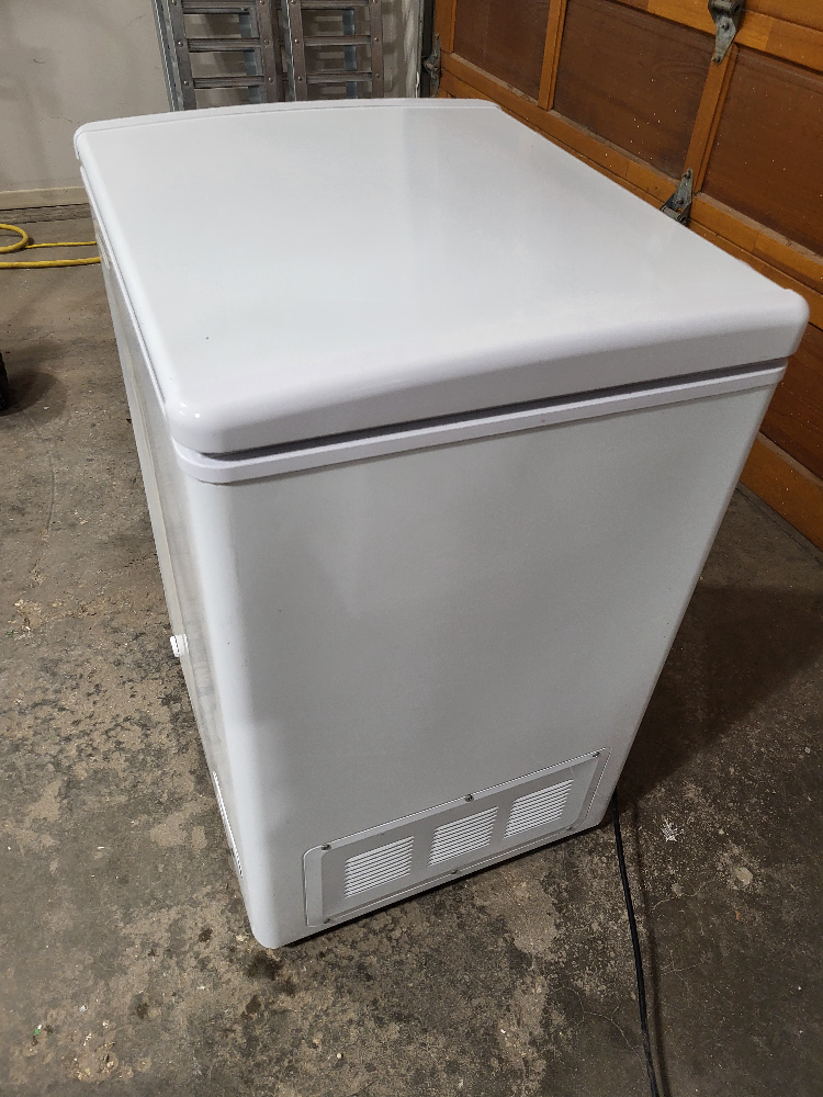 4 cu ft Apartment Size Freezer - photo 3