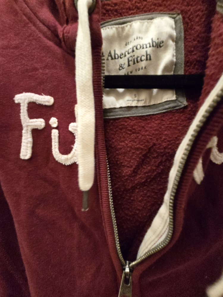 ⚽ Burgundy Red Abercrombie & Fitch hoodie in lady size small - photo 2