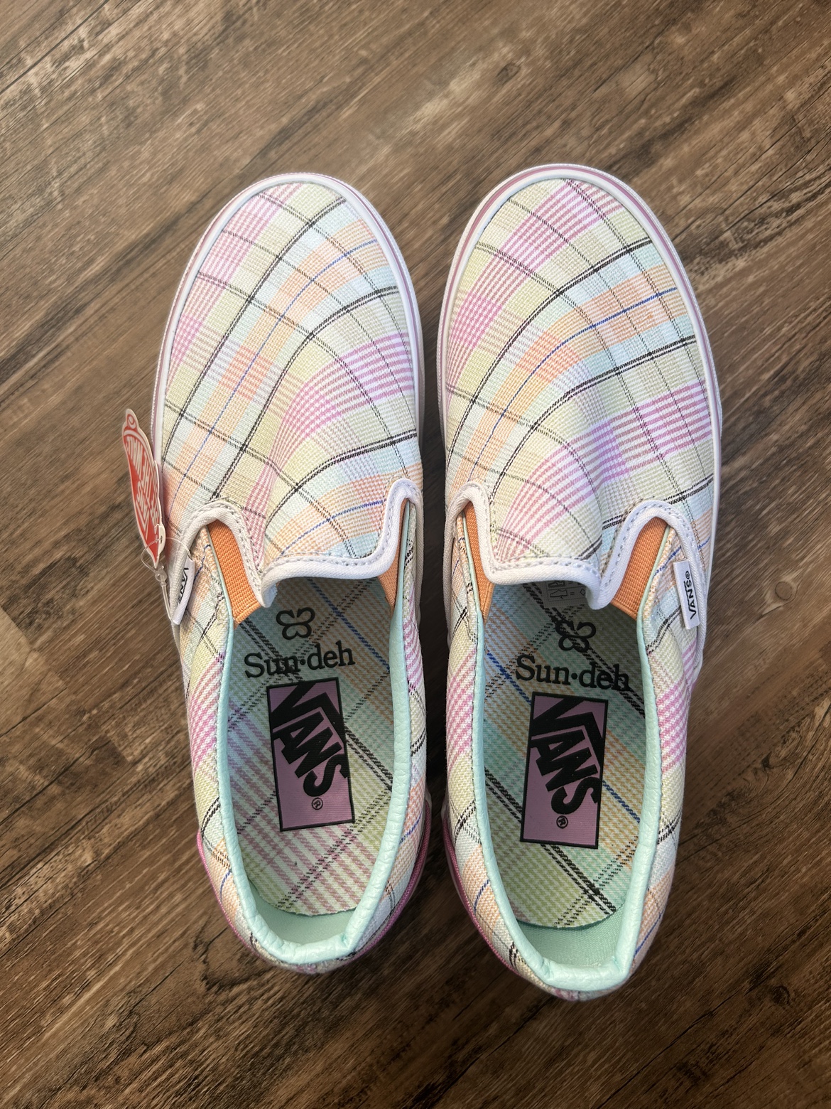 NEW Vans Women 6.5 thumbnail