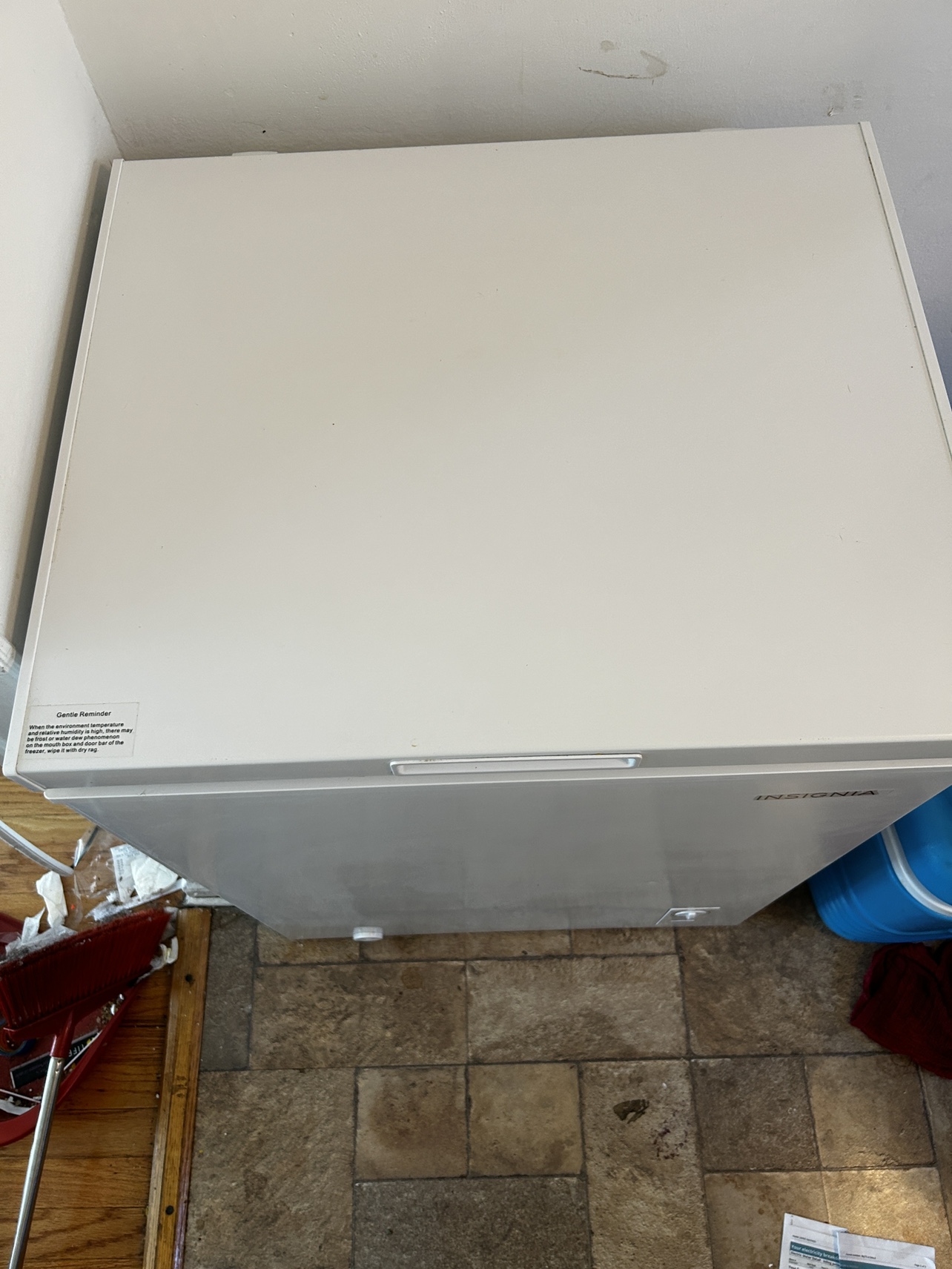 Insignia™ - 5.0 Cu. Ft. Garage Ready-Chest Freezer - photo 2