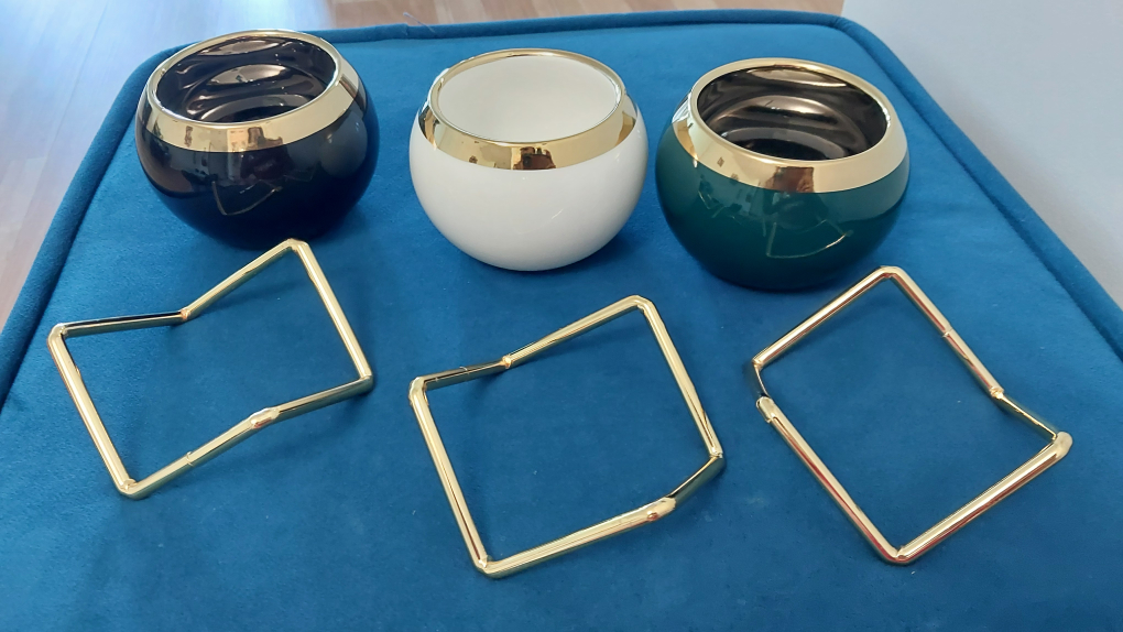 BNIB 3pcs/set Porcelain flower pots with golden brakets image indicator(3)