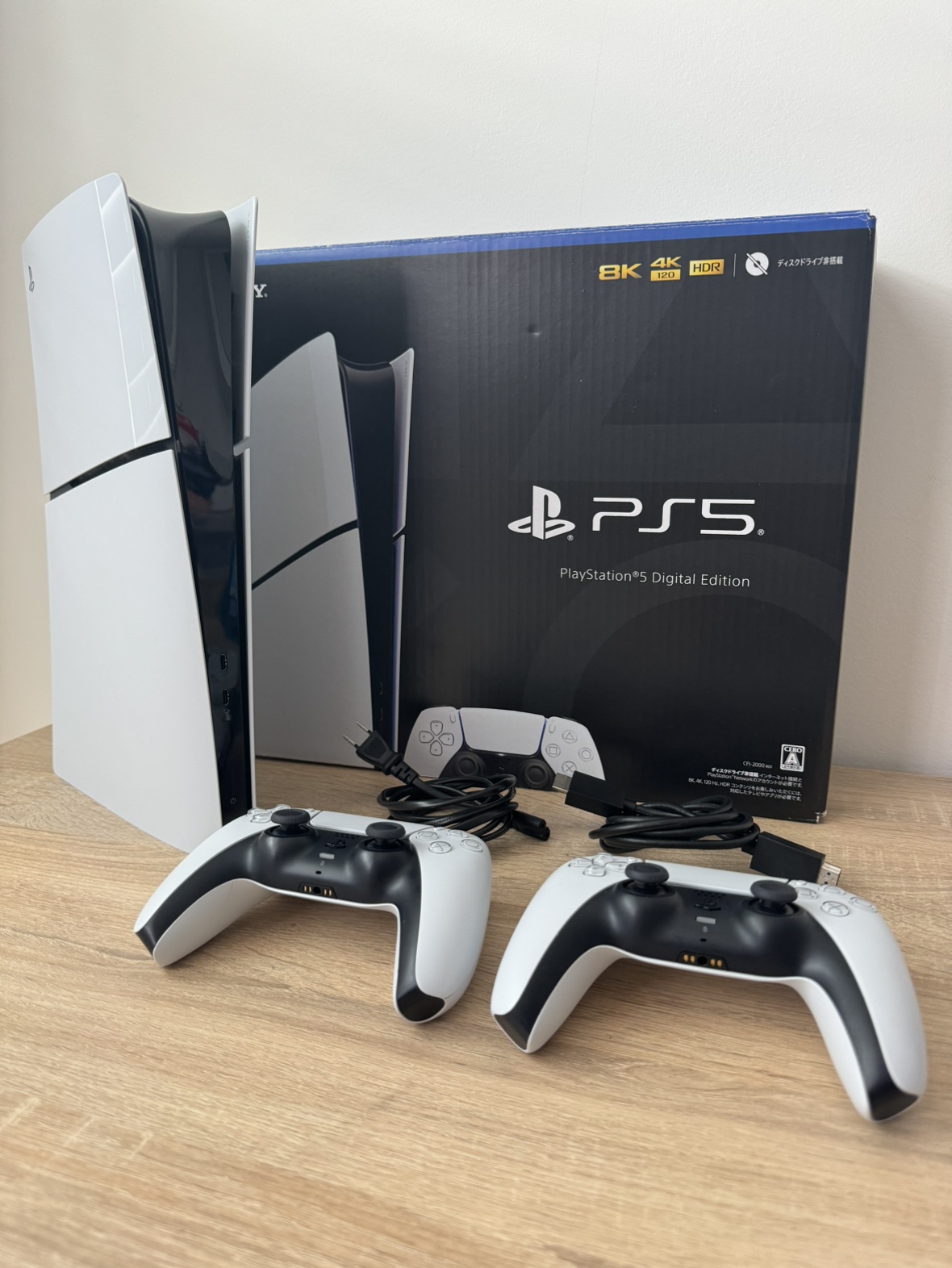 PS5 SLIM DIGITAL EDITION + 2 Controls