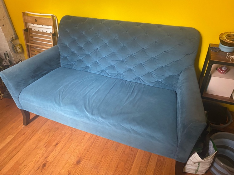Blue couch in excellent condition