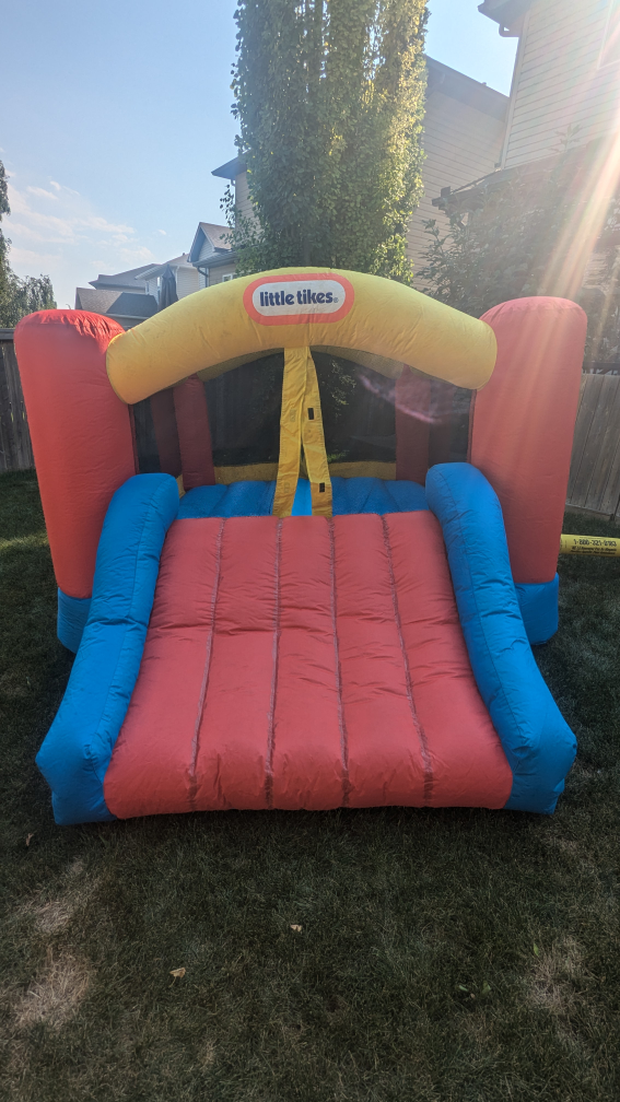 Little Tikes Jump N Slide Bouncy Castle with Blower - photo 3