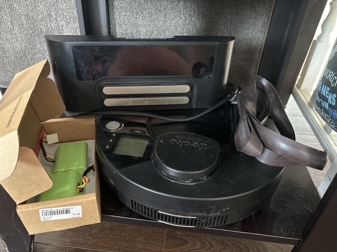 Neato robotics vacuum all accessories plus 2 spare batteries
