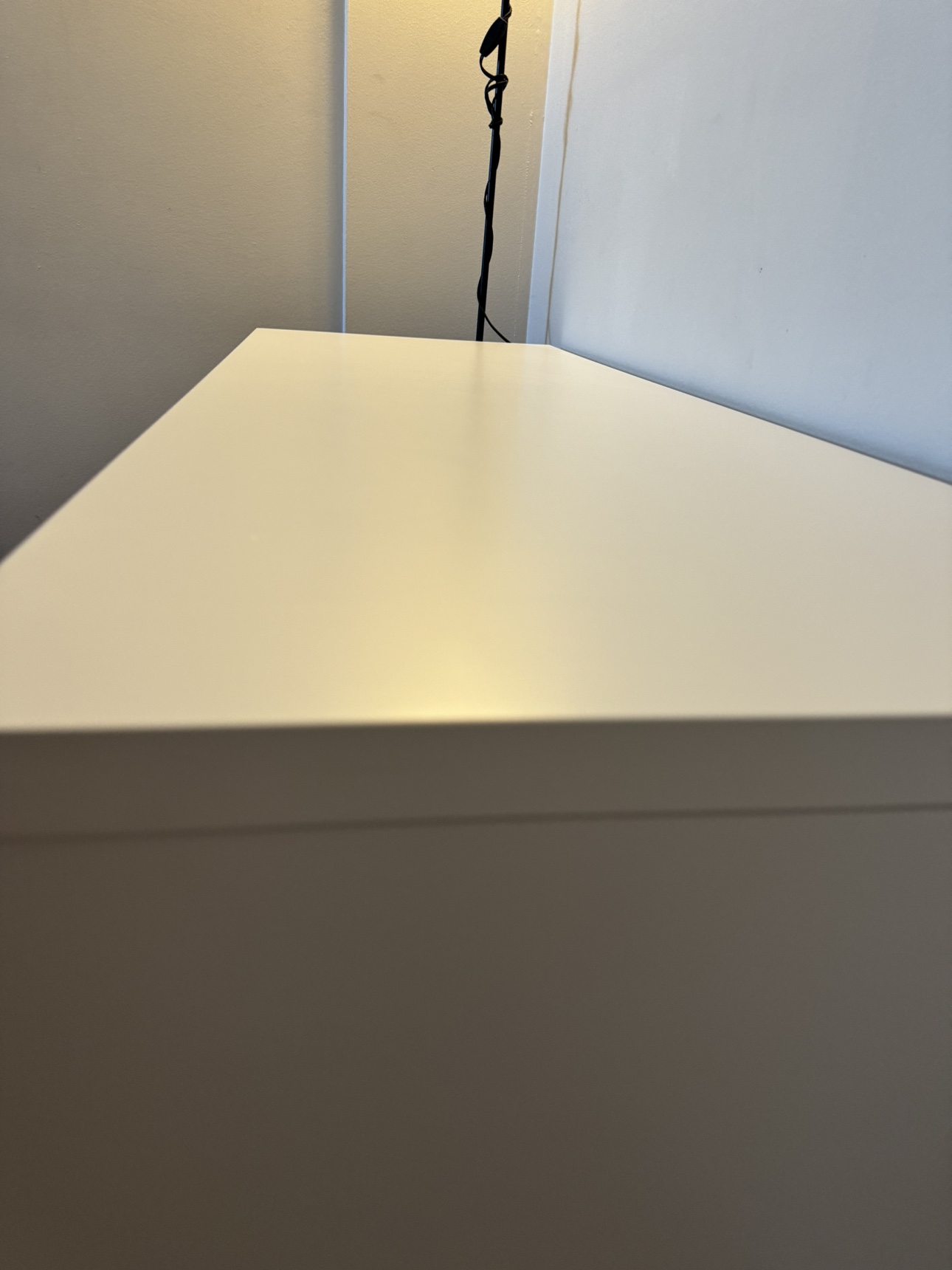 Desk - photo 3
