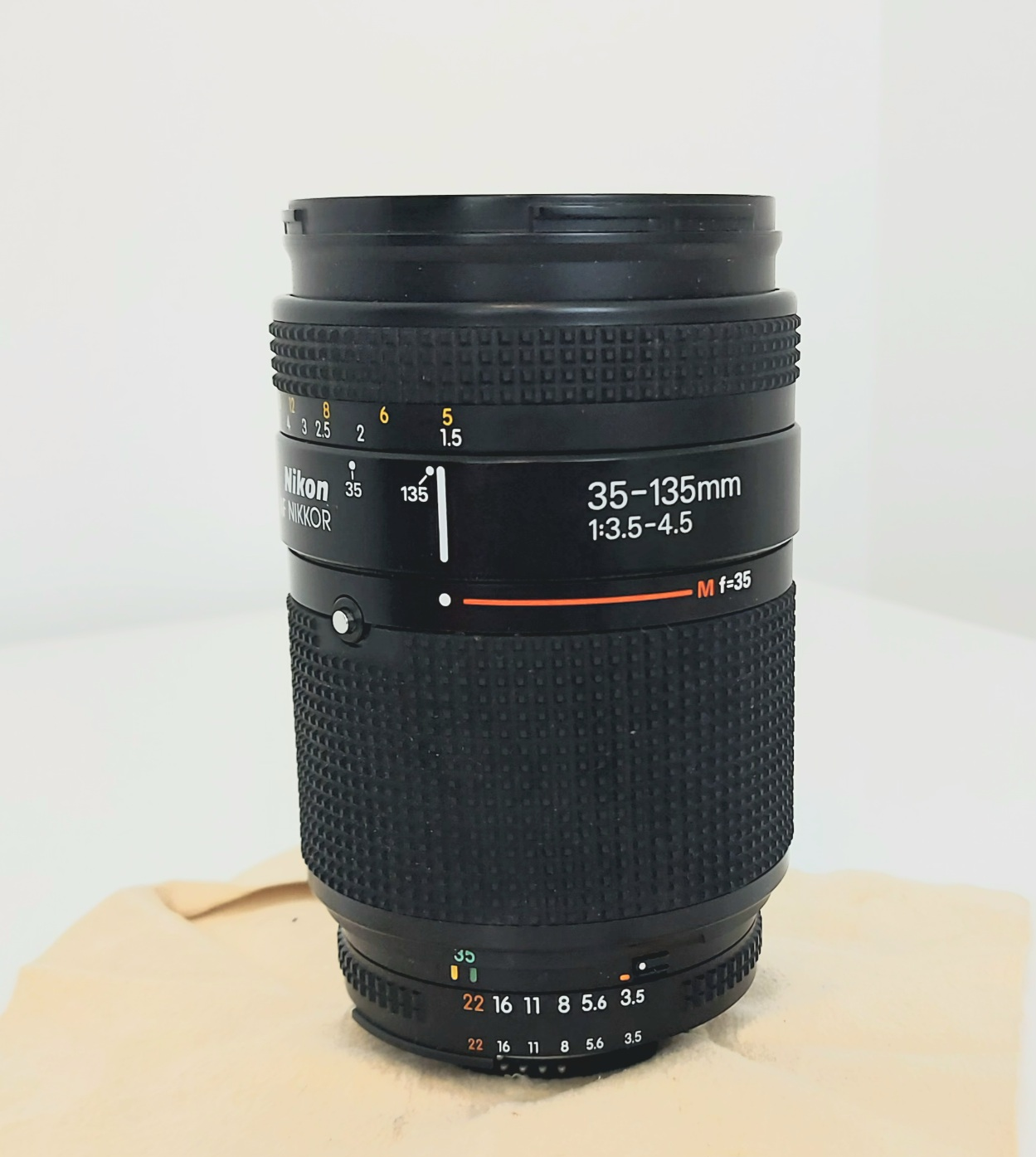 Nikkon Nikkor Zoom Lens: 35-135mm f3.5-4.5 zoom lens, F mount thumbnail