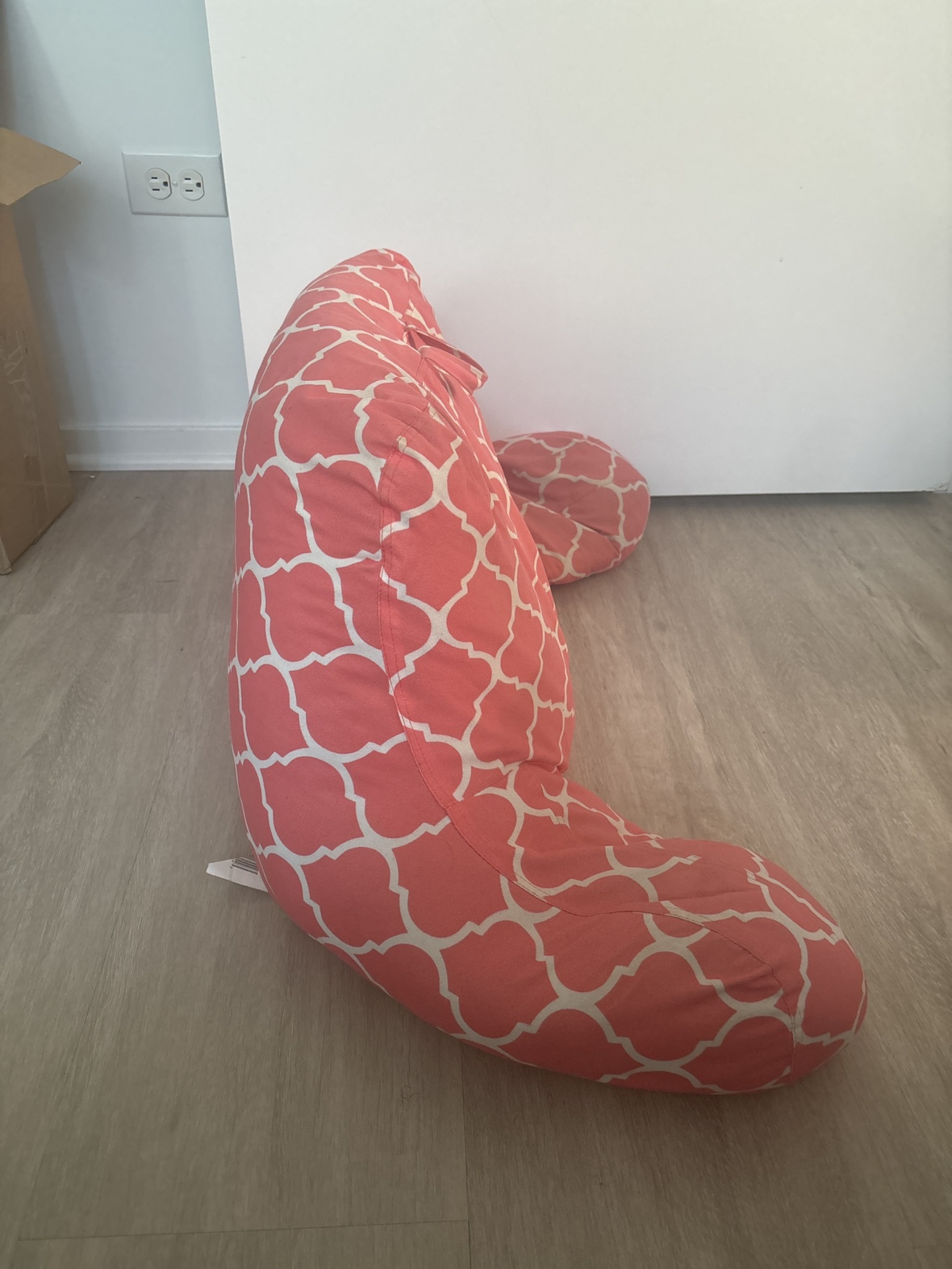 Free bed rest pillow - photo 2