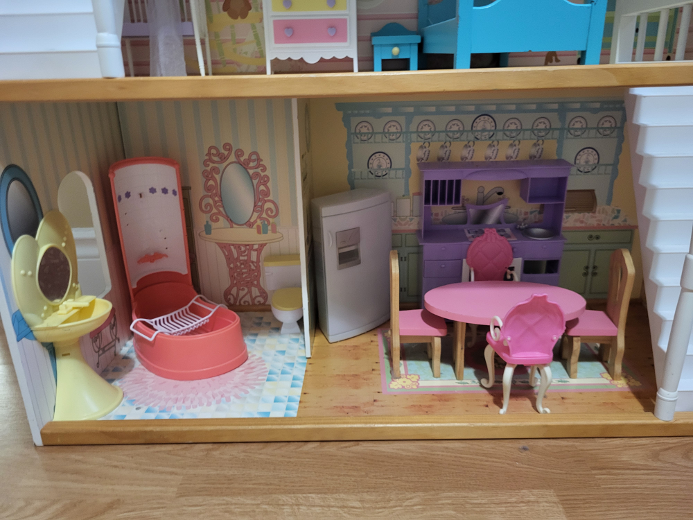 barbie house & pool image indicator(4)