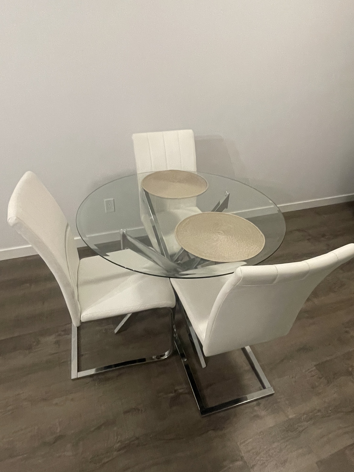 Dining table & 3 Chairs
