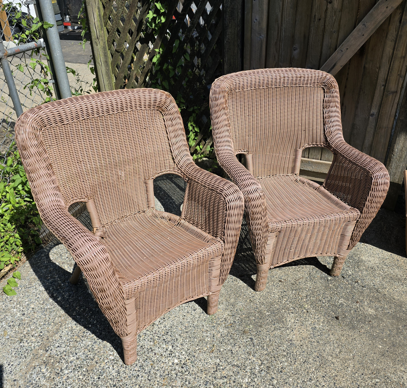 Hampton Bay Resin wicker chairs (pair) - photo 2