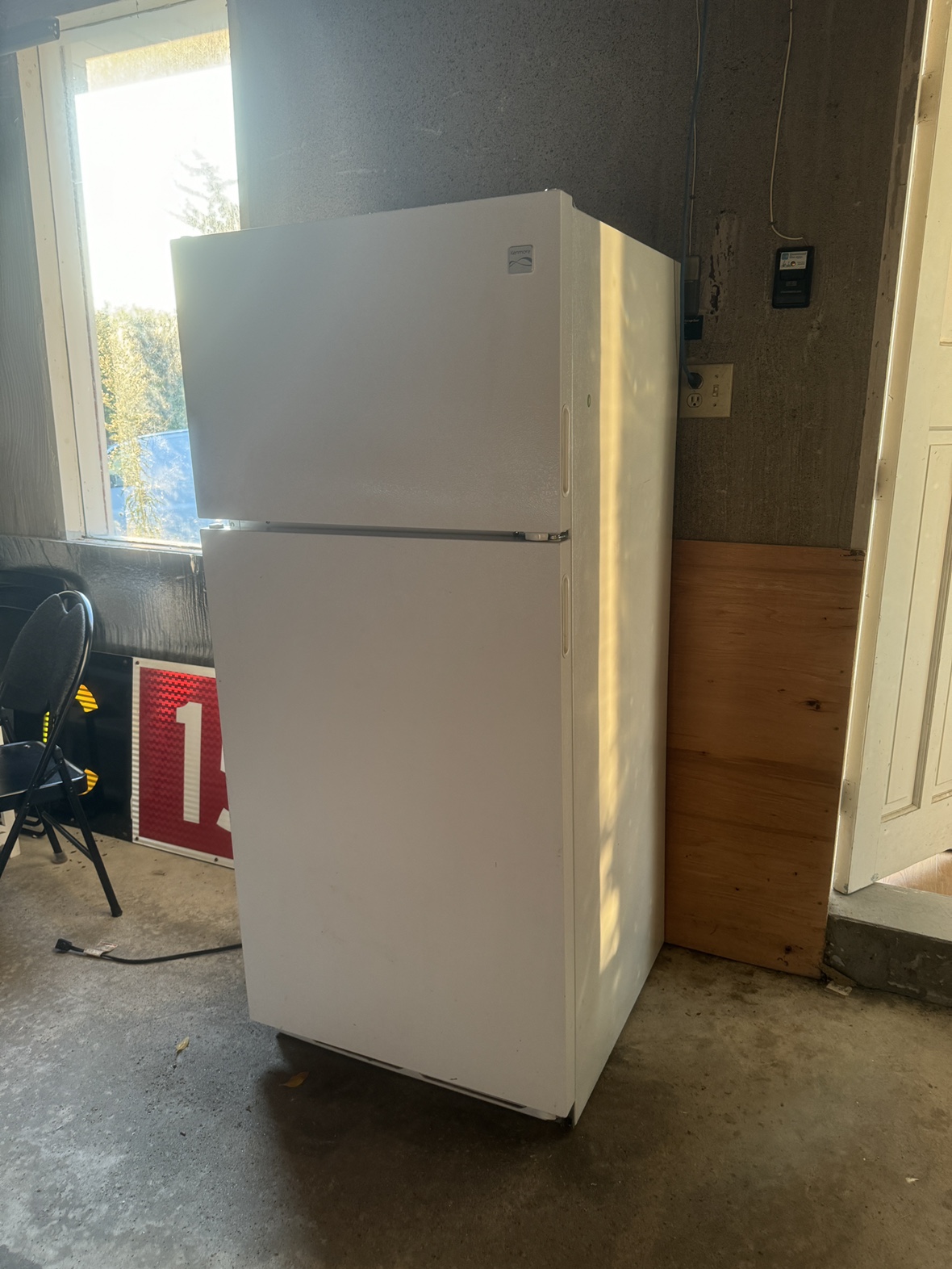 Full size fridge w freezer